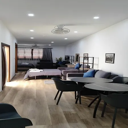 Old Stone Boutique מלון