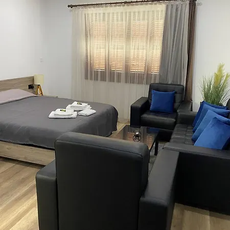 Old Stone Boutique מלון *