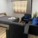 Old Stone Boutique מלון *