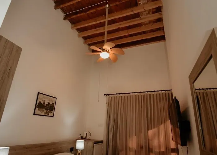 Old Stone Boutique *